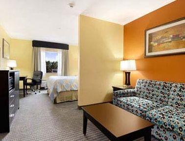 Days Inn & Suites By Wyndham Russellville Cameră foto